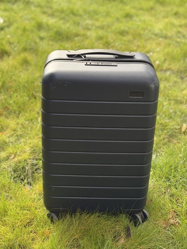 Away hardshell carry on - 21",